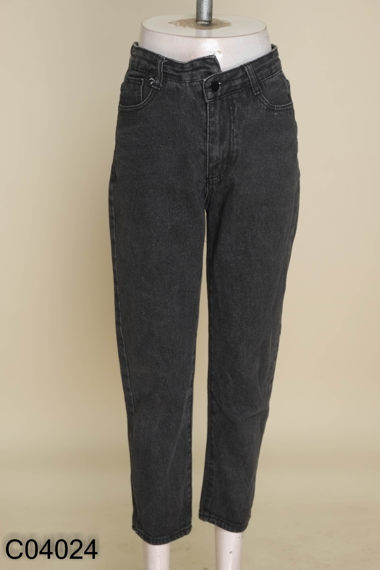 Quần jeans xám đen cúc lệch