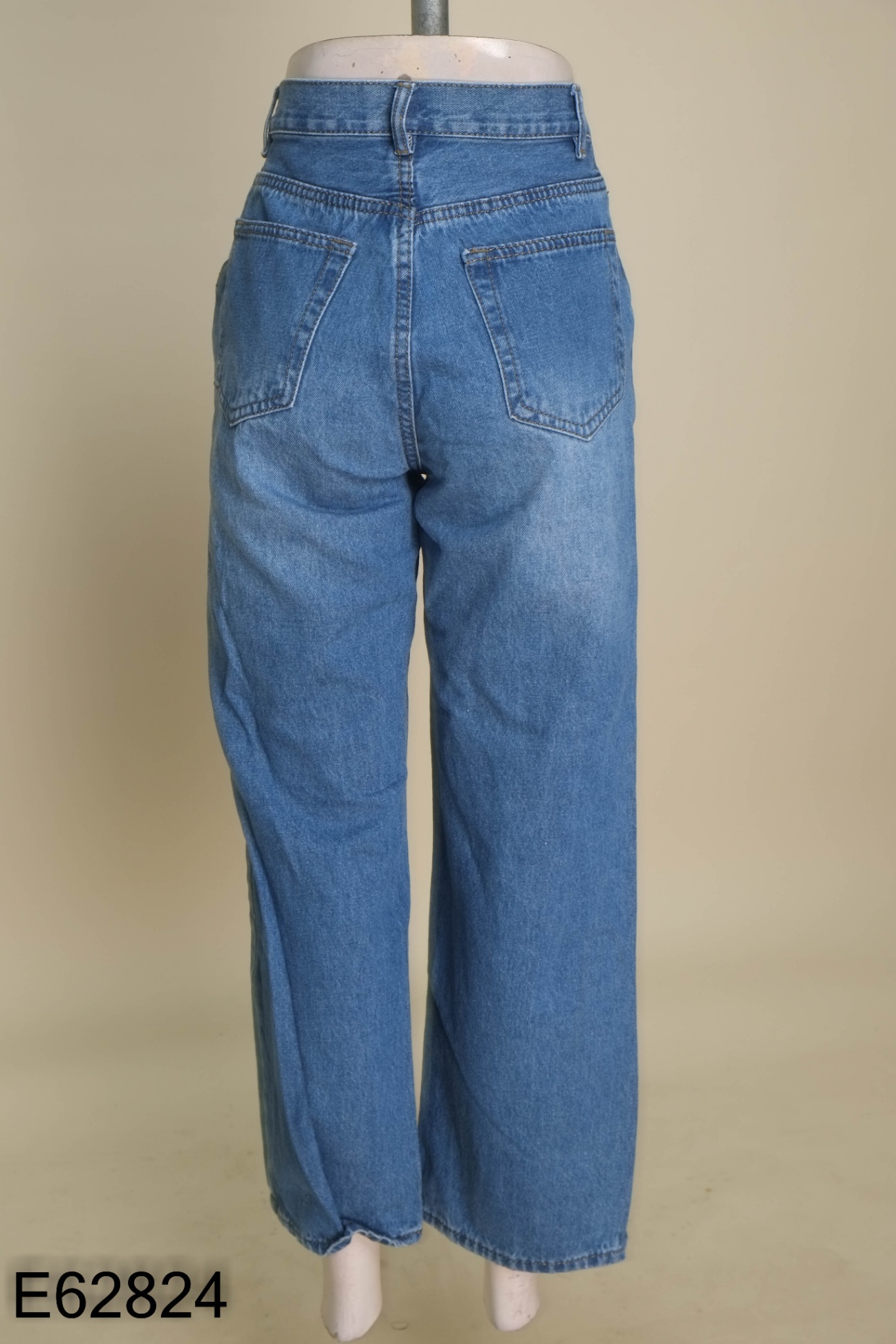 Quần jeans xanh ống rộng