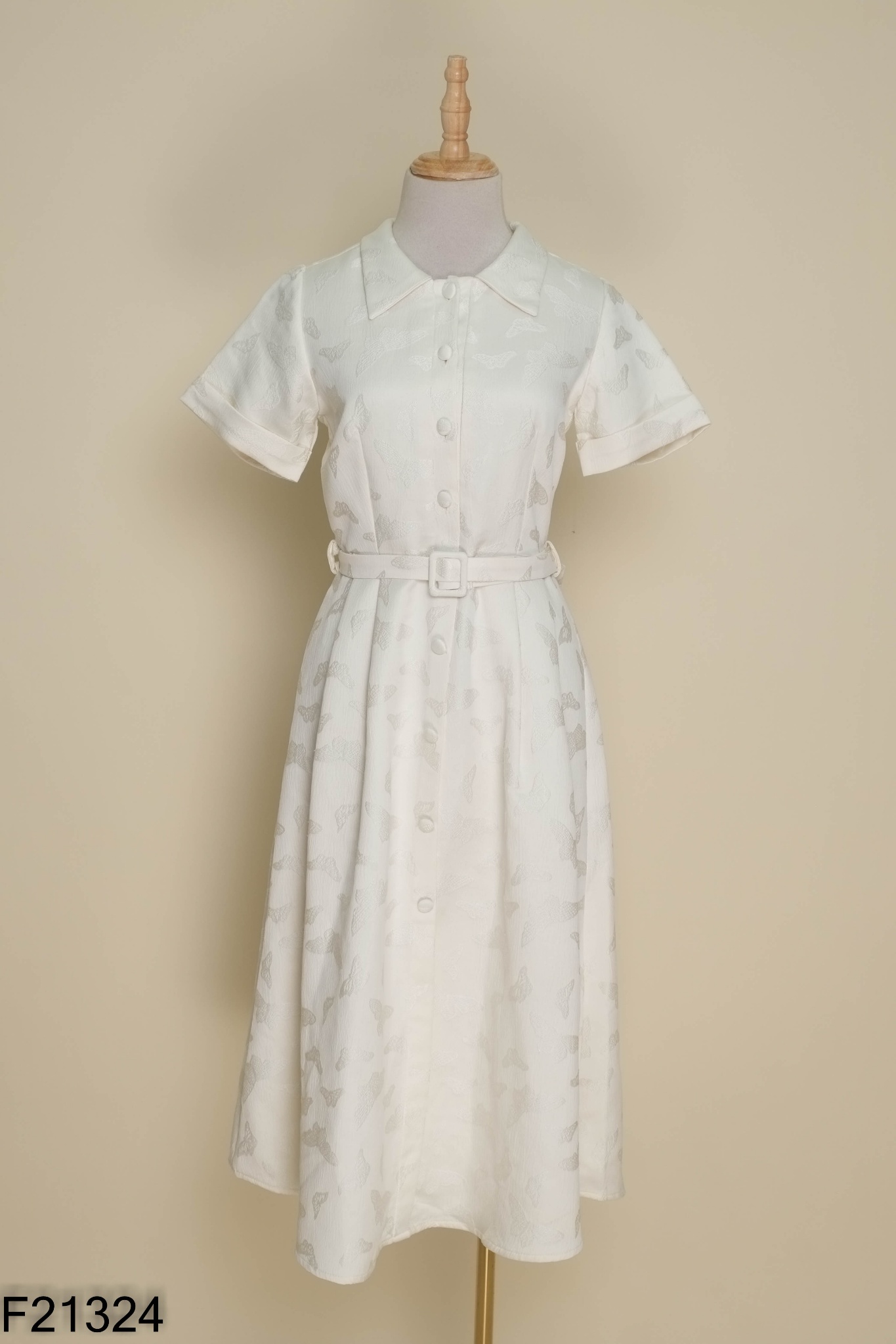 Váy JUNN CLOTHING trắng be phối khuy