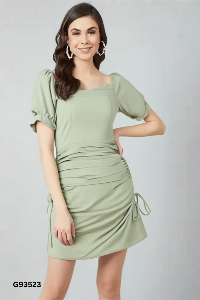 Váy xanh dúm cổ vuông