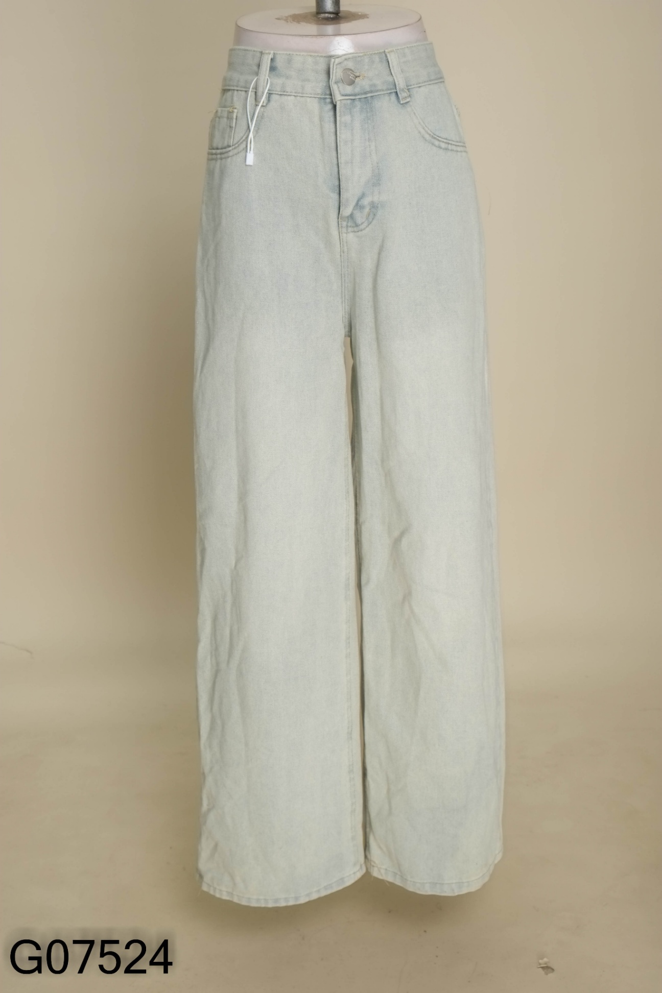 Quần jeans xanh ống rộng