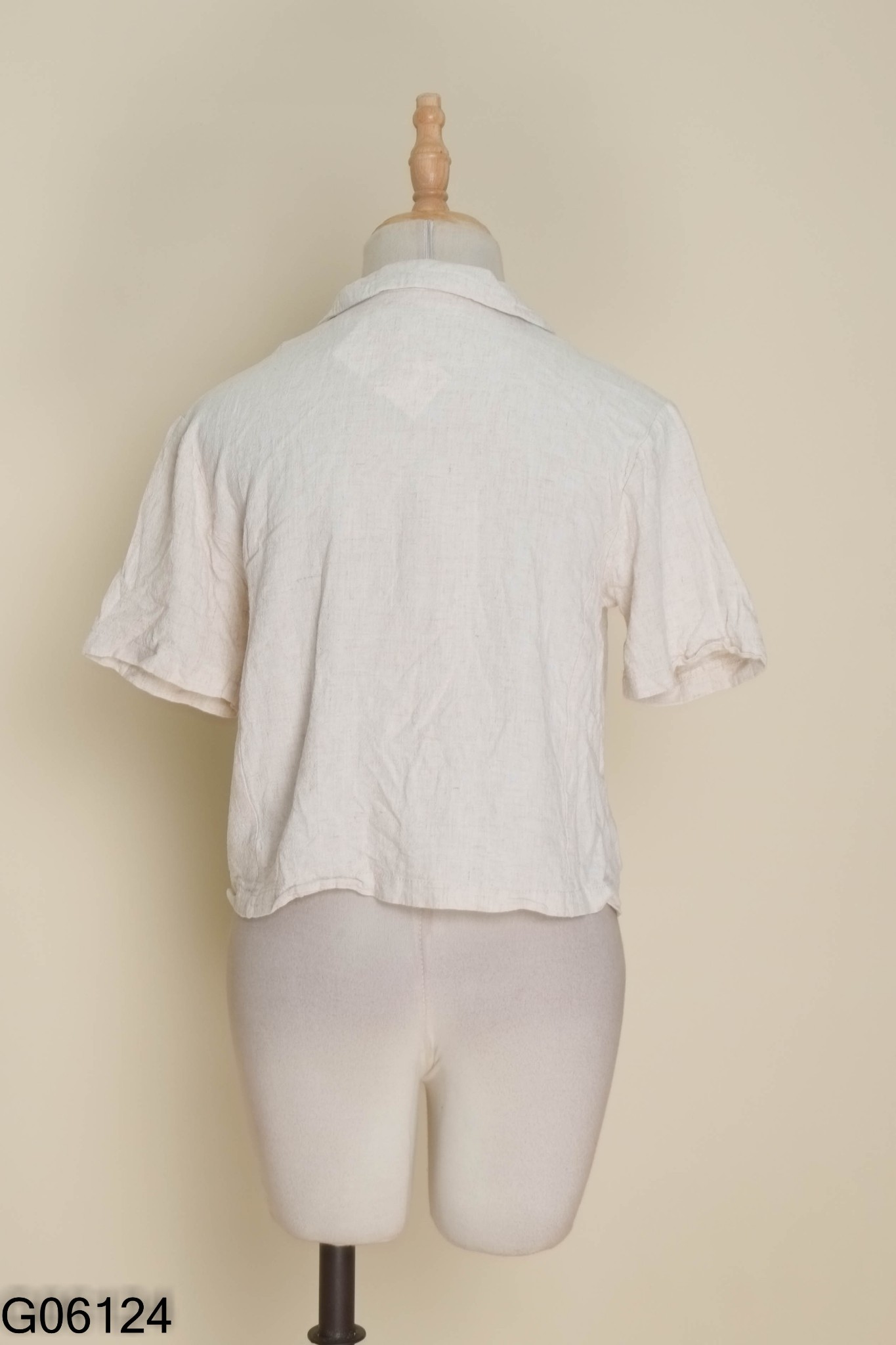 Áo đũi be cổ vest