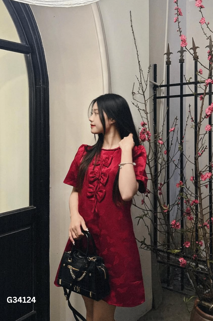 Váy đỏ suông đính nơ