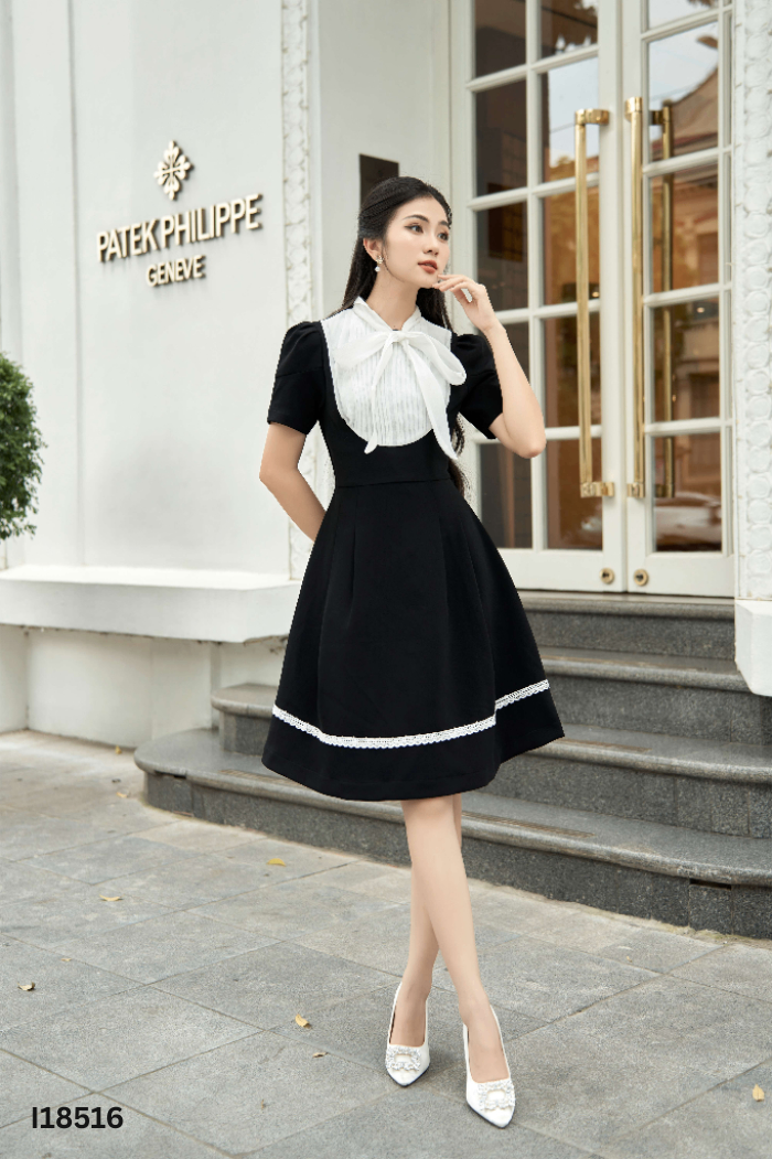 Váy nhỡ đen trơn phối cổ trắng