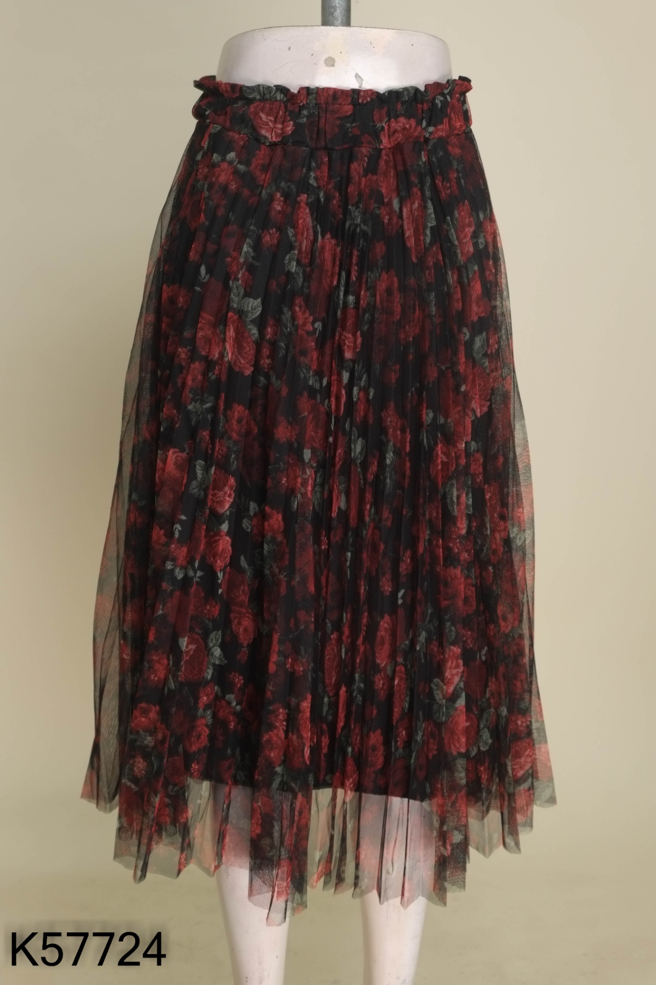 Chân váy STRADIVARIUS đen hoa đỏ