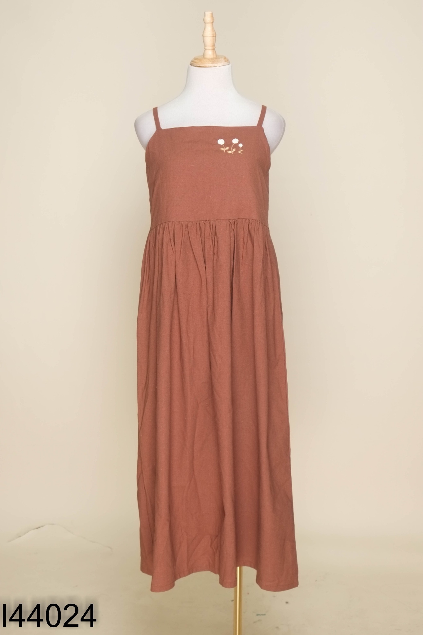 Váy linen nâu thêu hoa