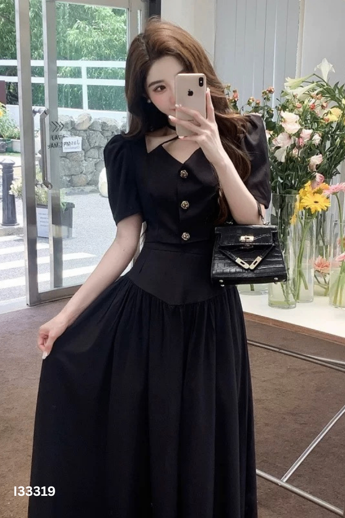 Áo kiểu đen phối khuy