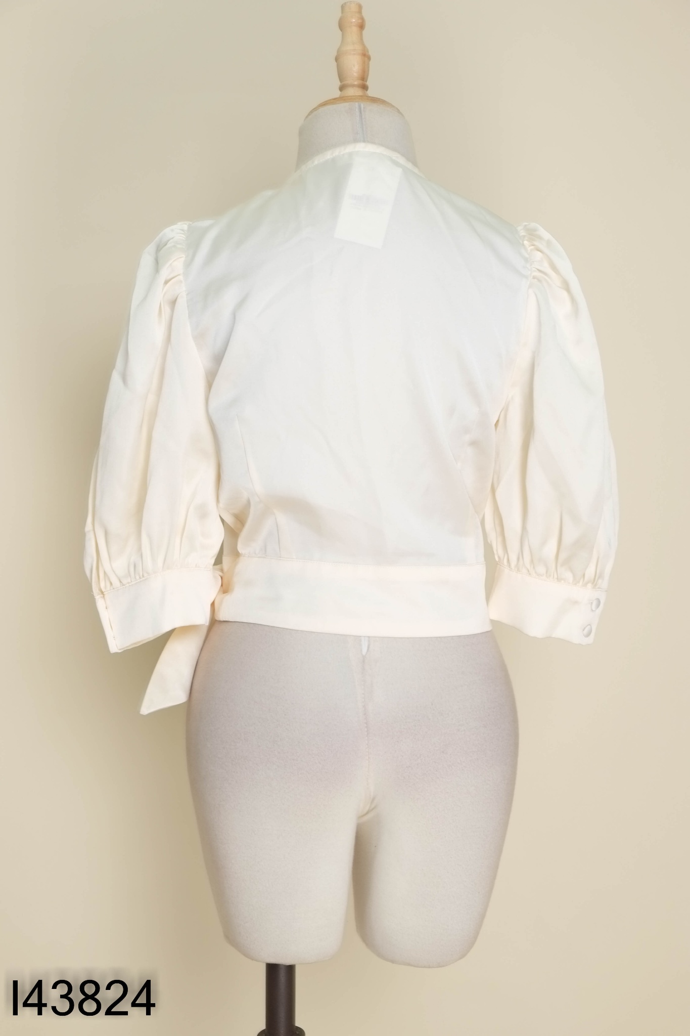 Áo lụa be croptop