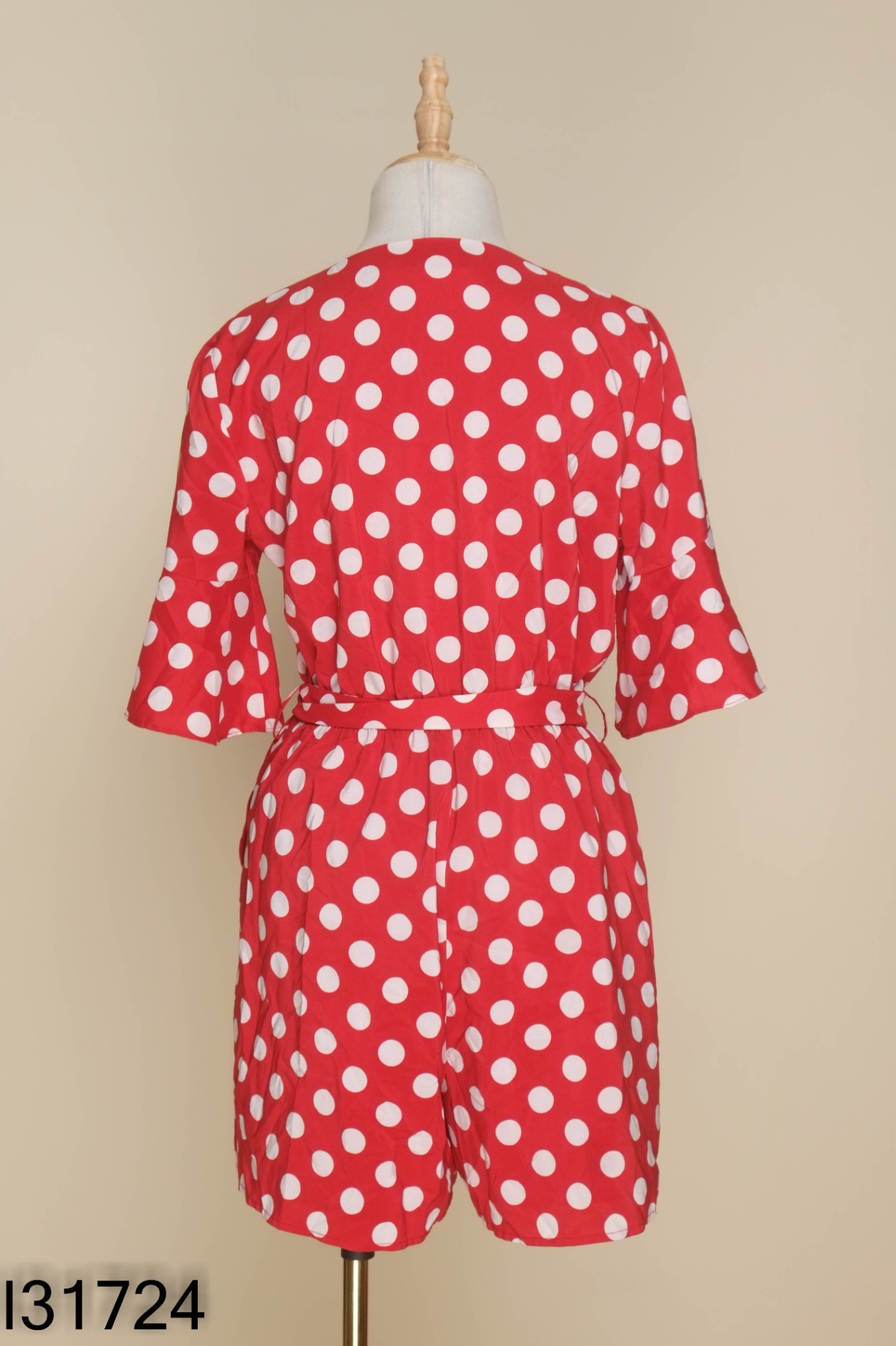 Jumpsuit đỏ chấm trắng