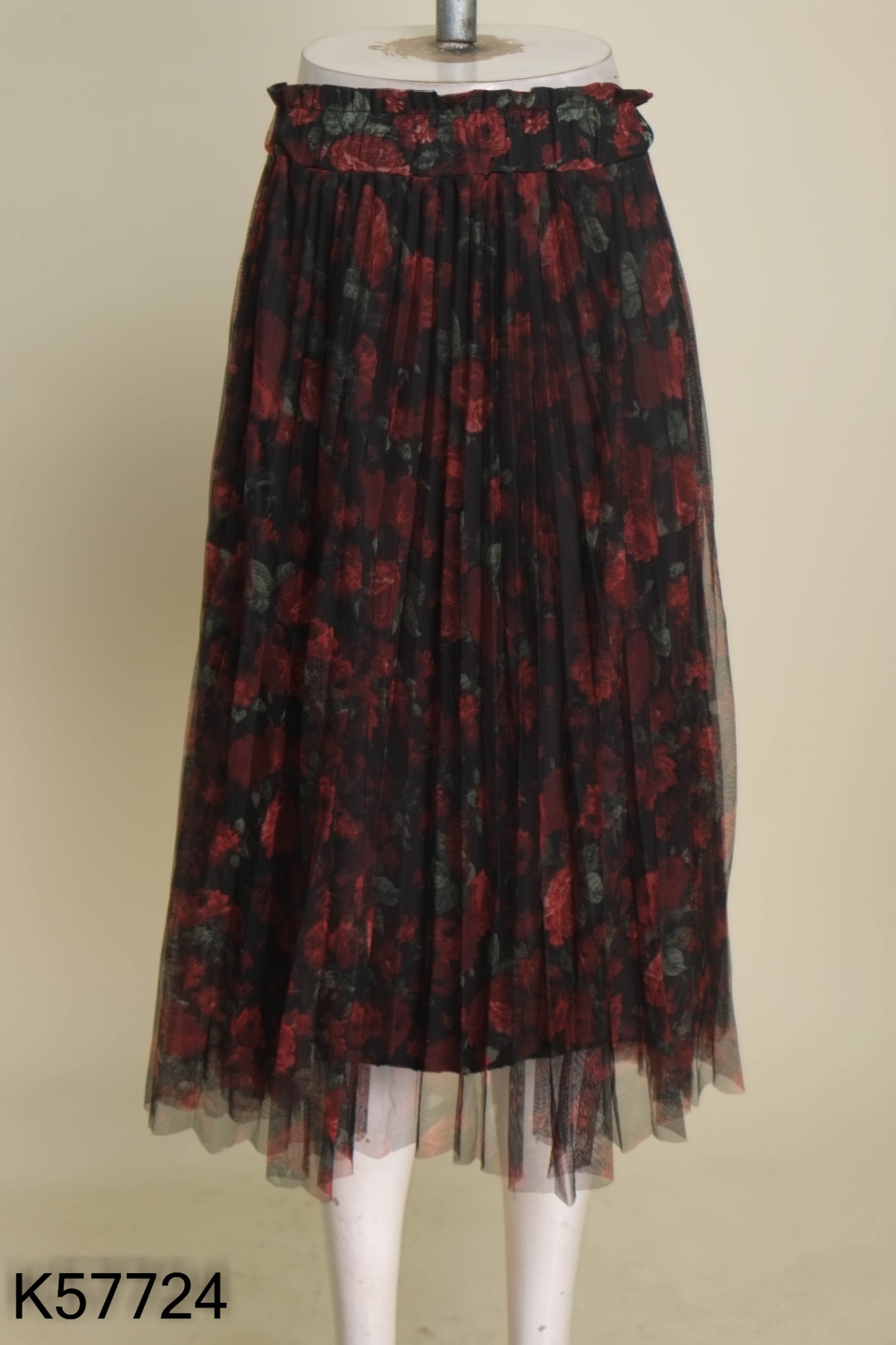 Chân váy STRADIVARIUS đen hoa đỏ