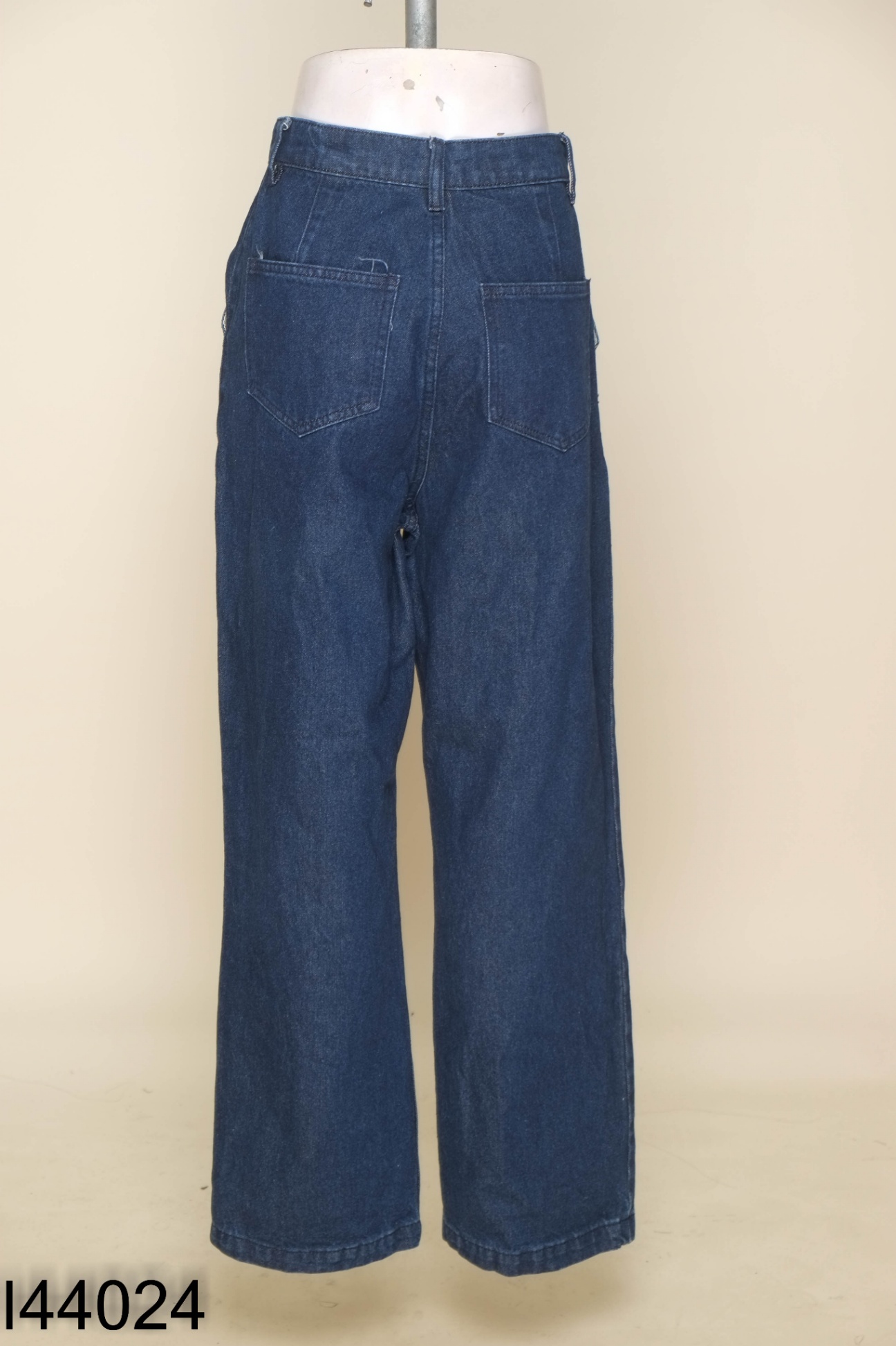 Quần jeans xanh đậm