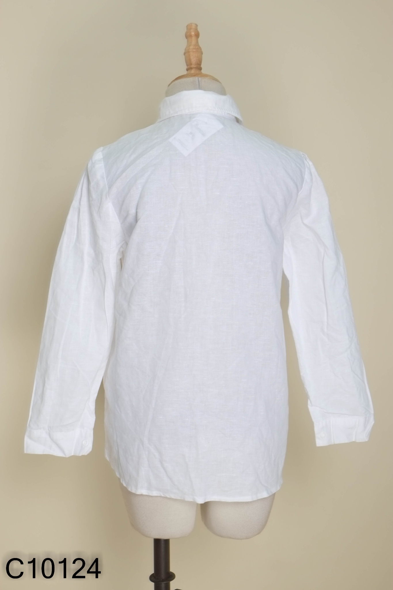 Áo sơ mi linen trắng bấm cúc