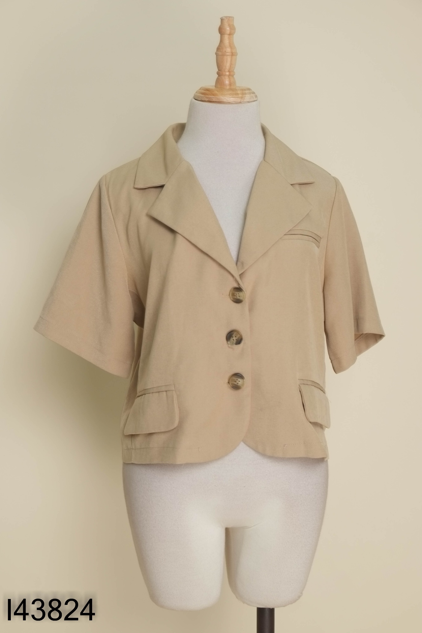 Áo cổ vest nâu cộc tay