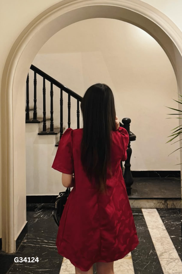 Váy đỏ suông đính nơ