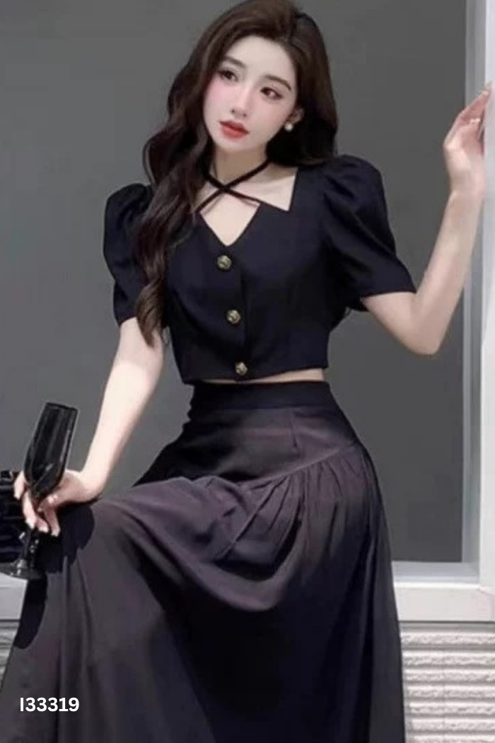 Áo kiểu đen phối khuy