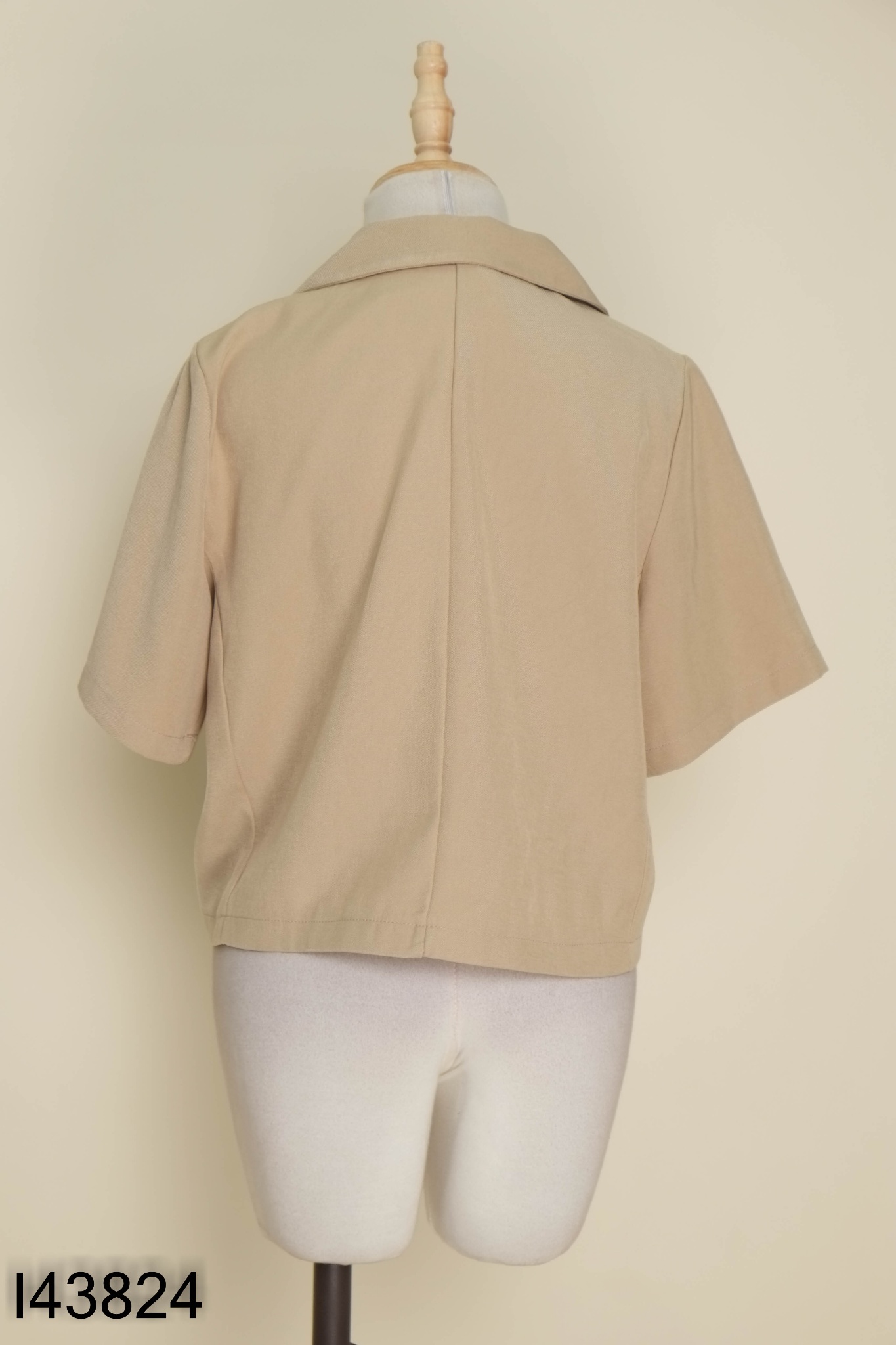 Áo cổ vest nâu cộc tay