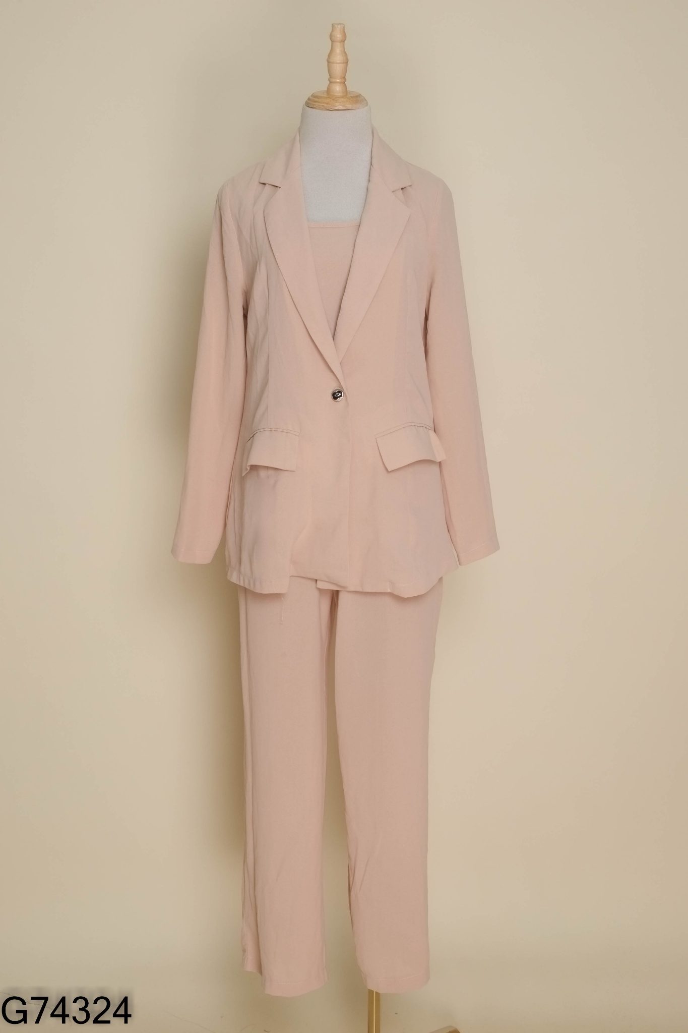 SET L.II.N CLOTHING Blazer be + áo hai dây + quần dài