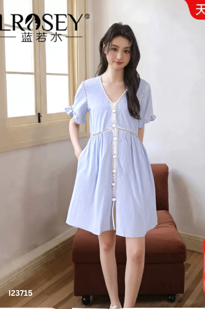 Váy xanh kẻ trắng