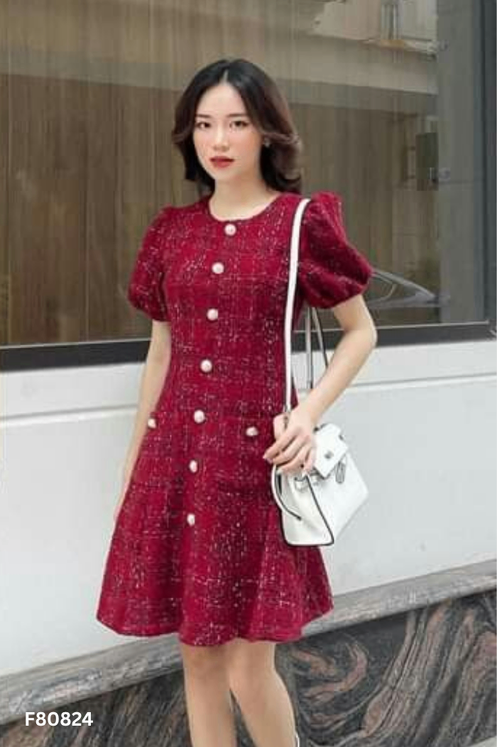 Váy dạ tweed đỏ cúc ngọc