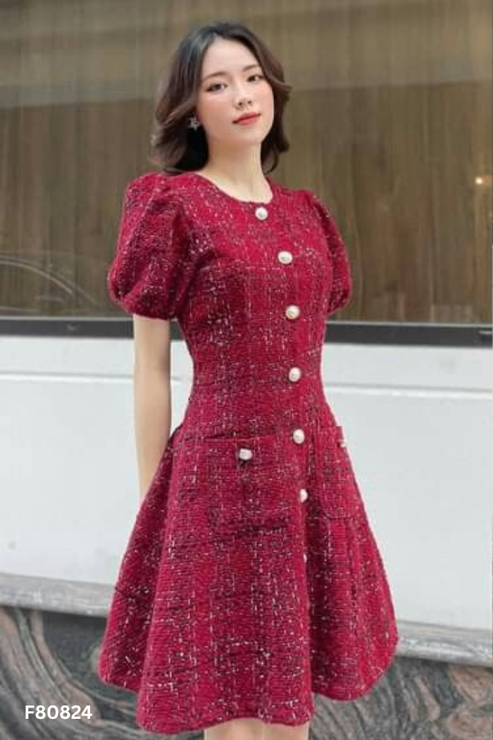 Váy dạ tweed đỏ cúc ngọc