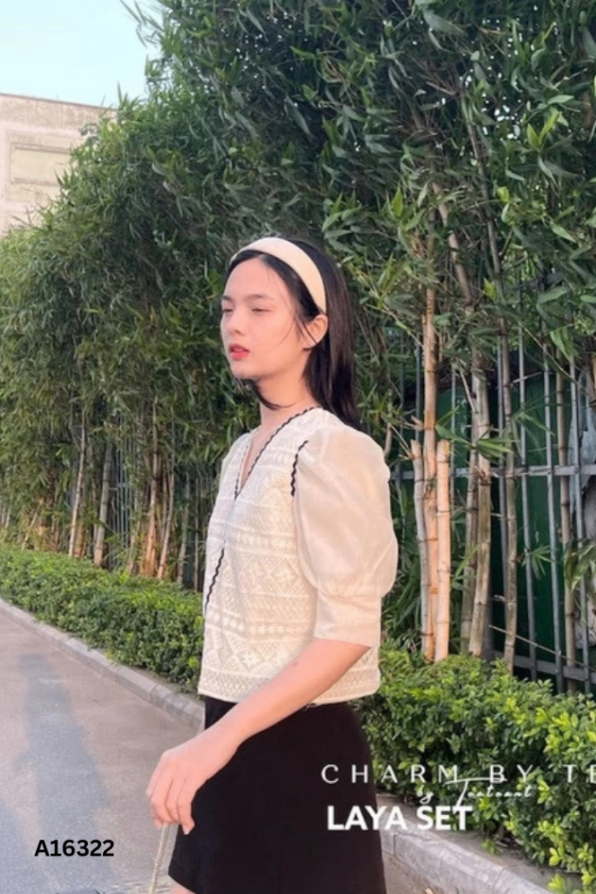 Áo be thêu hoa CHARM BY TEA viền đen