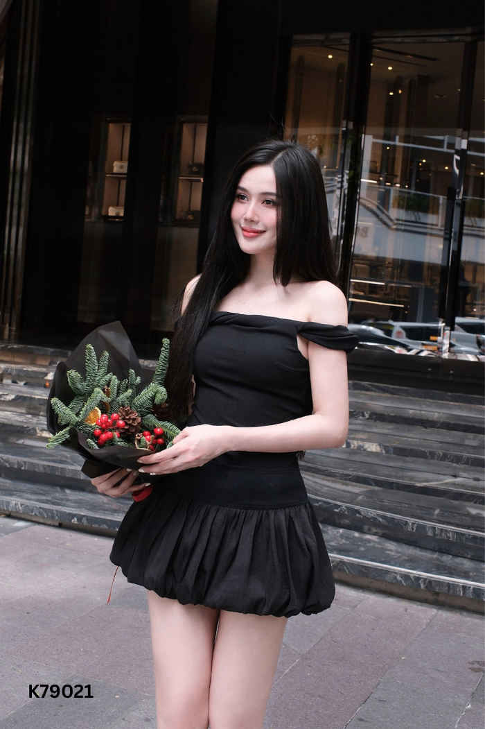 Áo CHOUCHOU đen trễ vai xoắn
