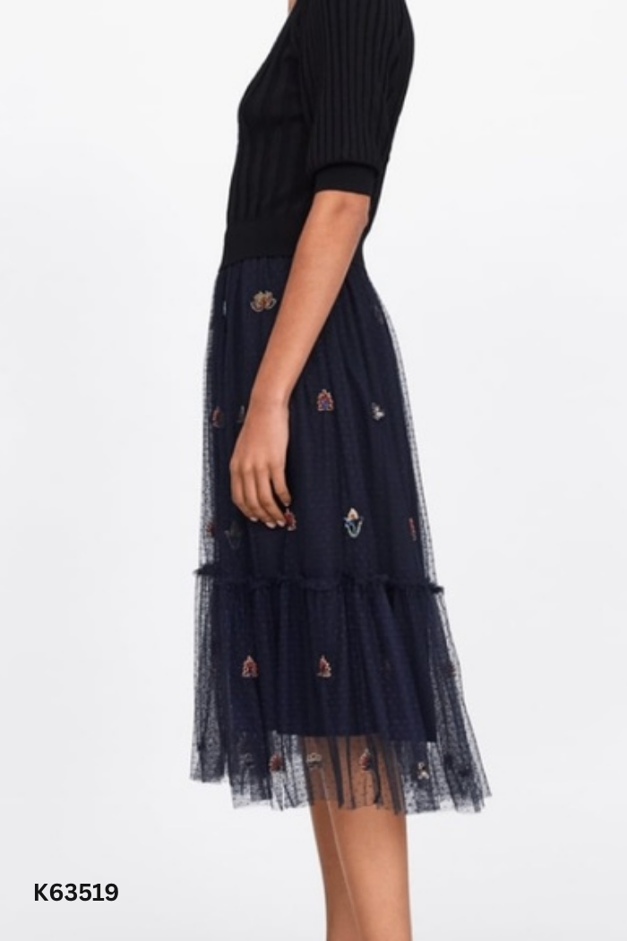 Chân váy lưới xanh than ZARA thêu hoa