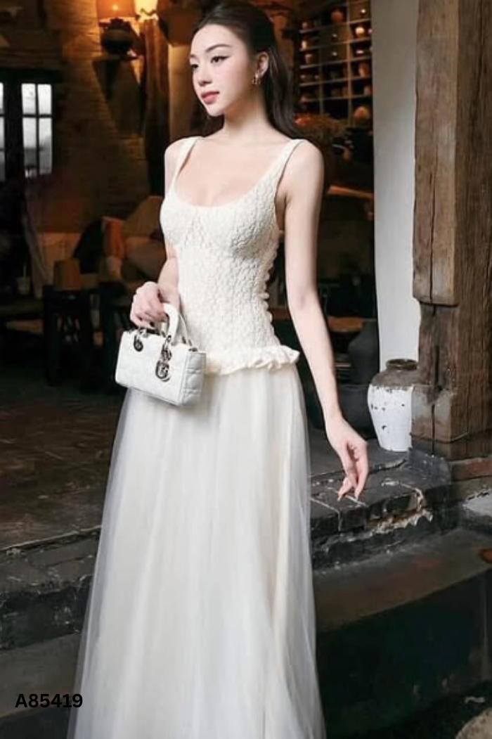 Váy be hai dây phối lưới