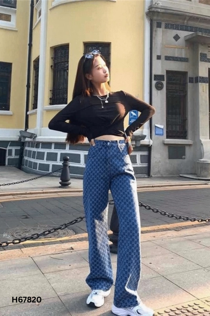 Quần jeans xanh họa tiết
