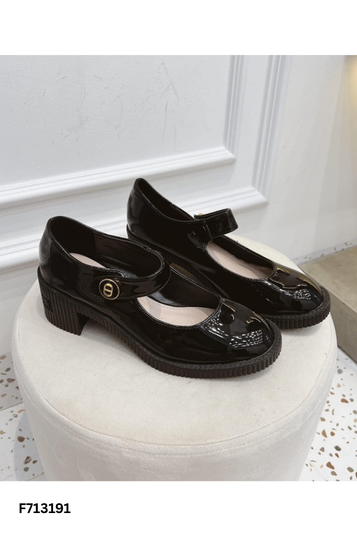 Giày loafer búp bê da đen
