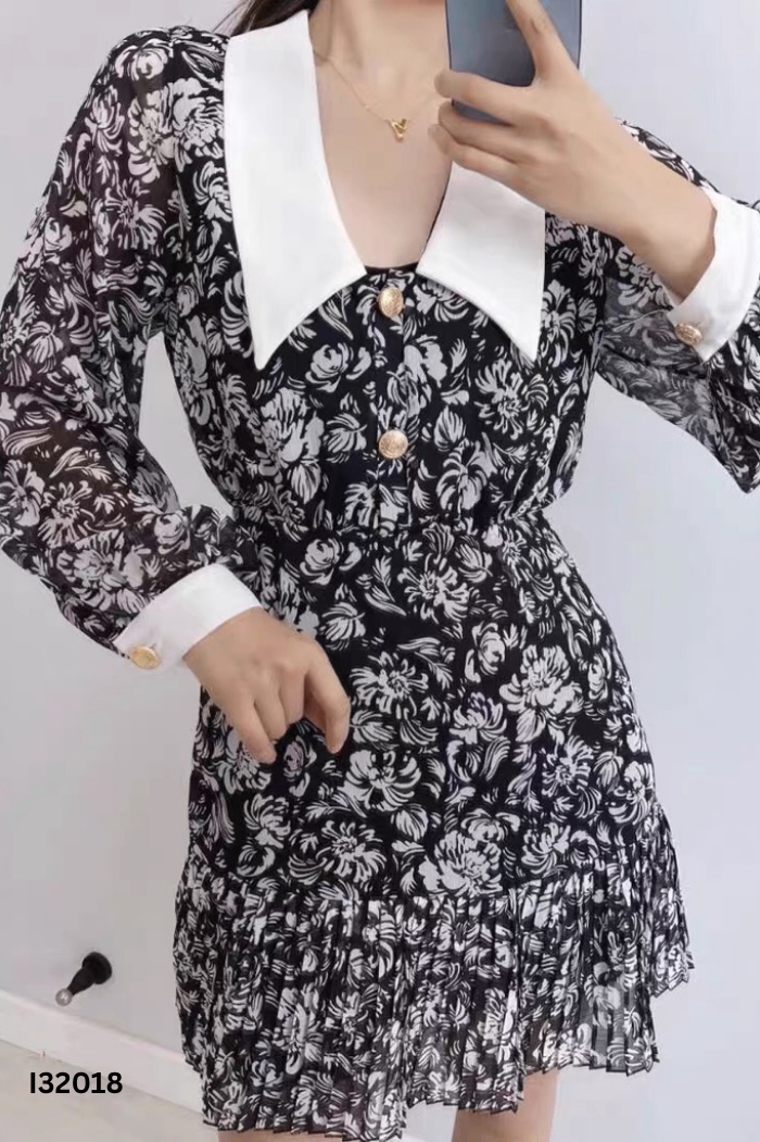 Váy đen họa tiết xám