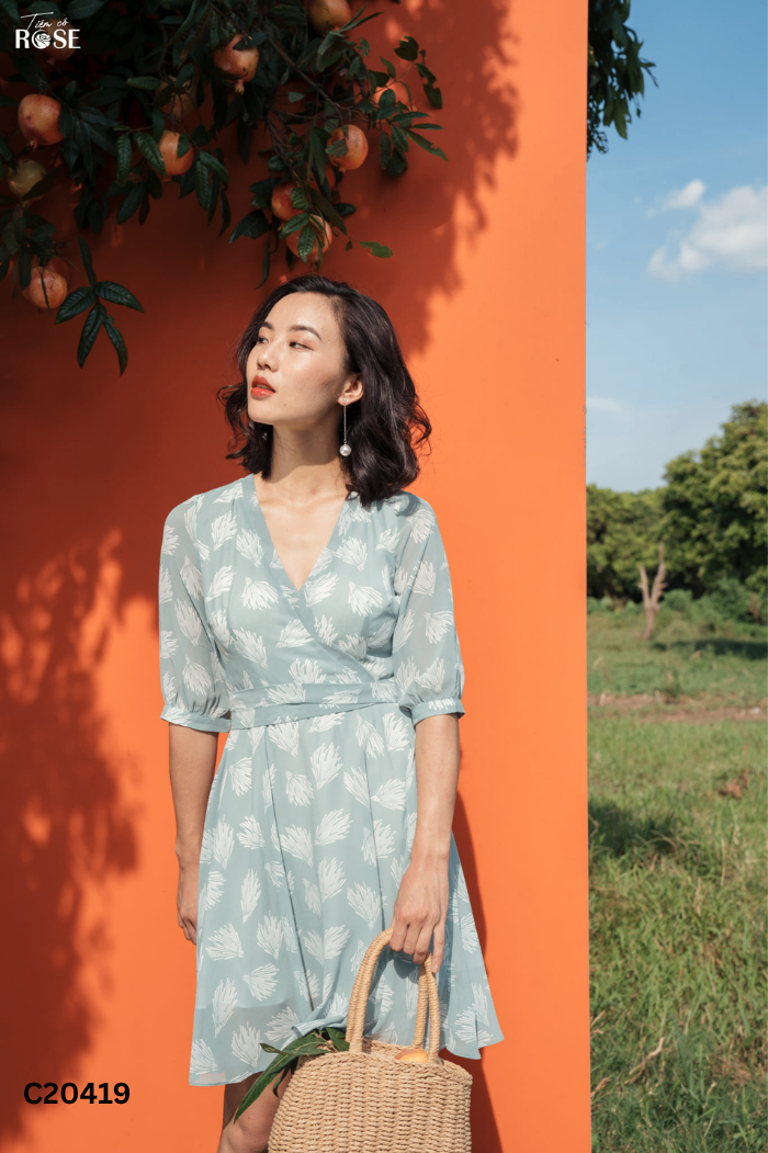 Váy xanh họa tiết LÉP cổ V