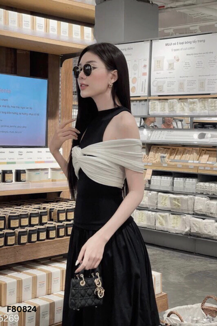 Áo trễ vai đen phối trắng