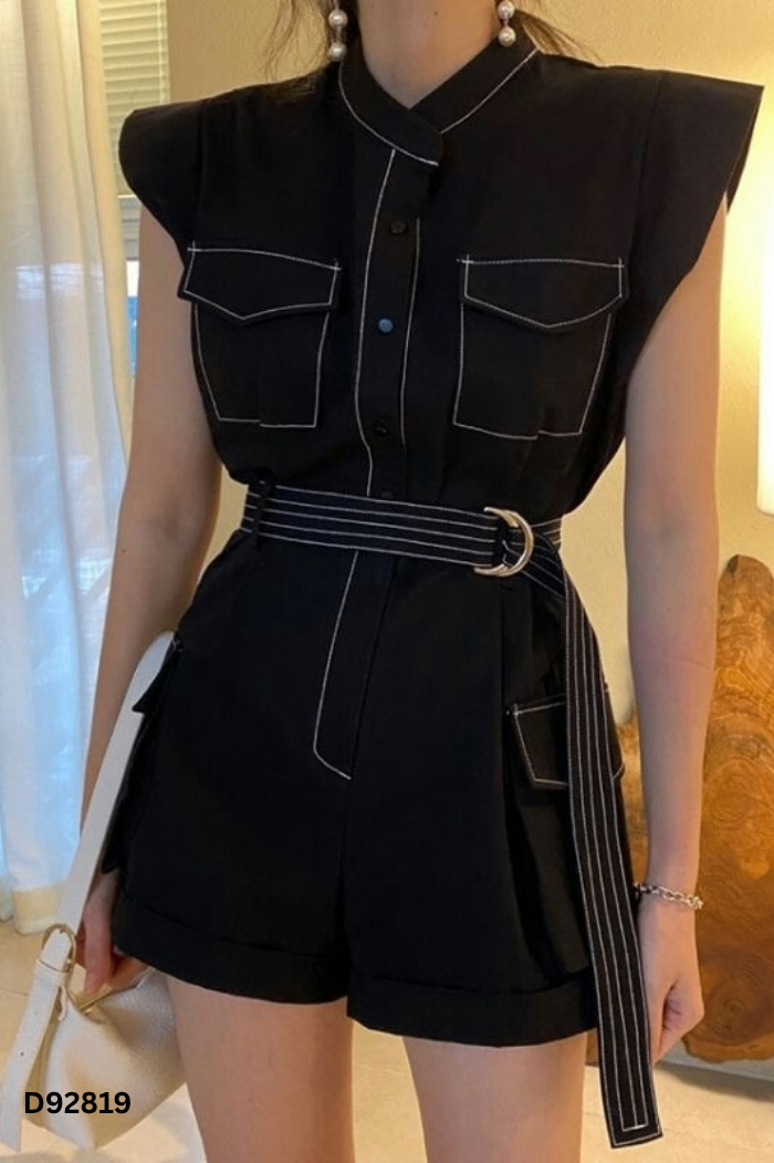 Jumpsuit đen viền chỉ trắng