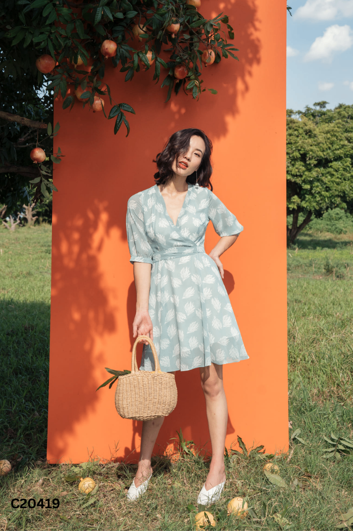 Váy xanh họa tiết LÉP cổ V