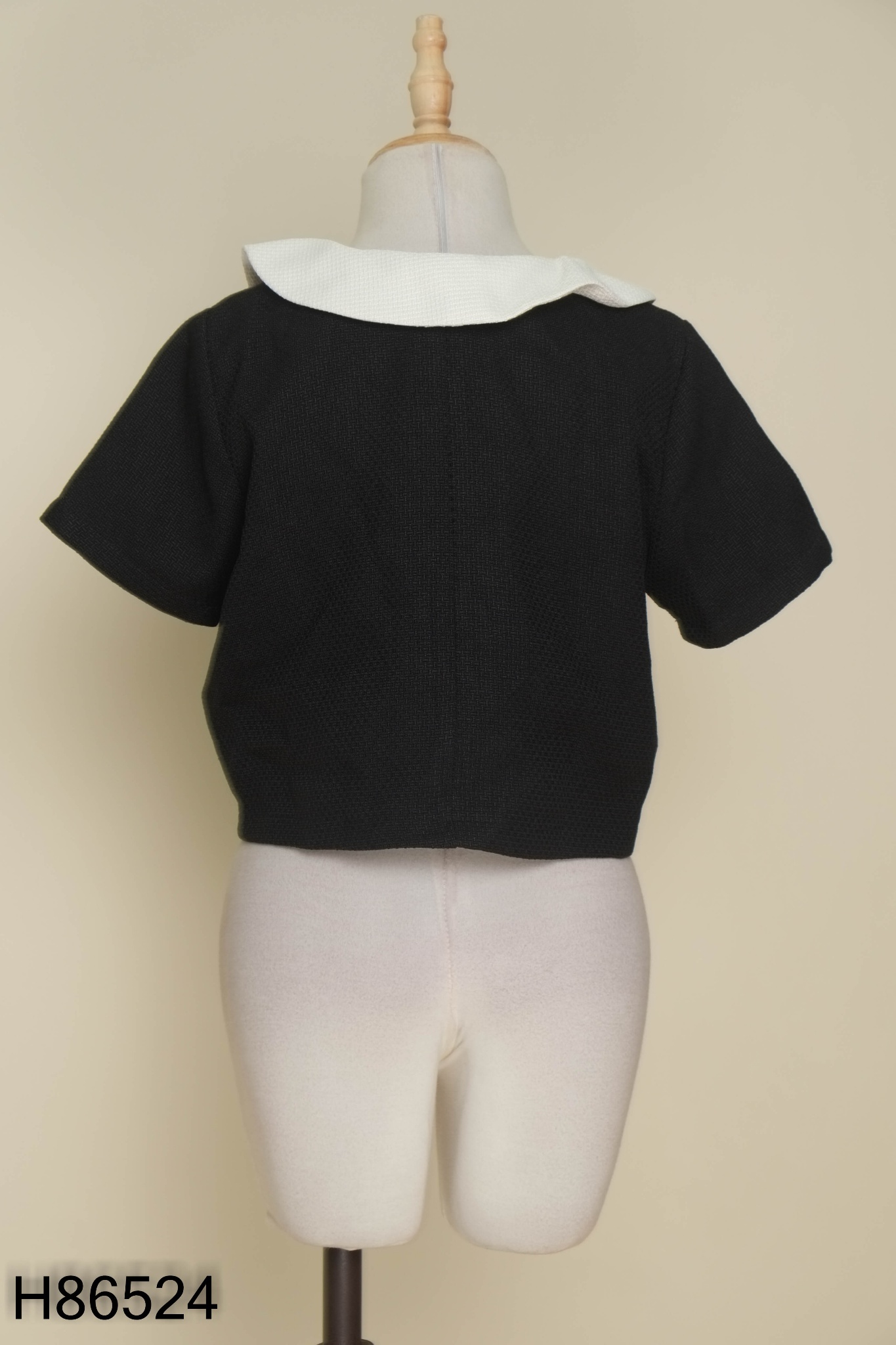Áo đen LOLLIE cổ be cúc ngọc