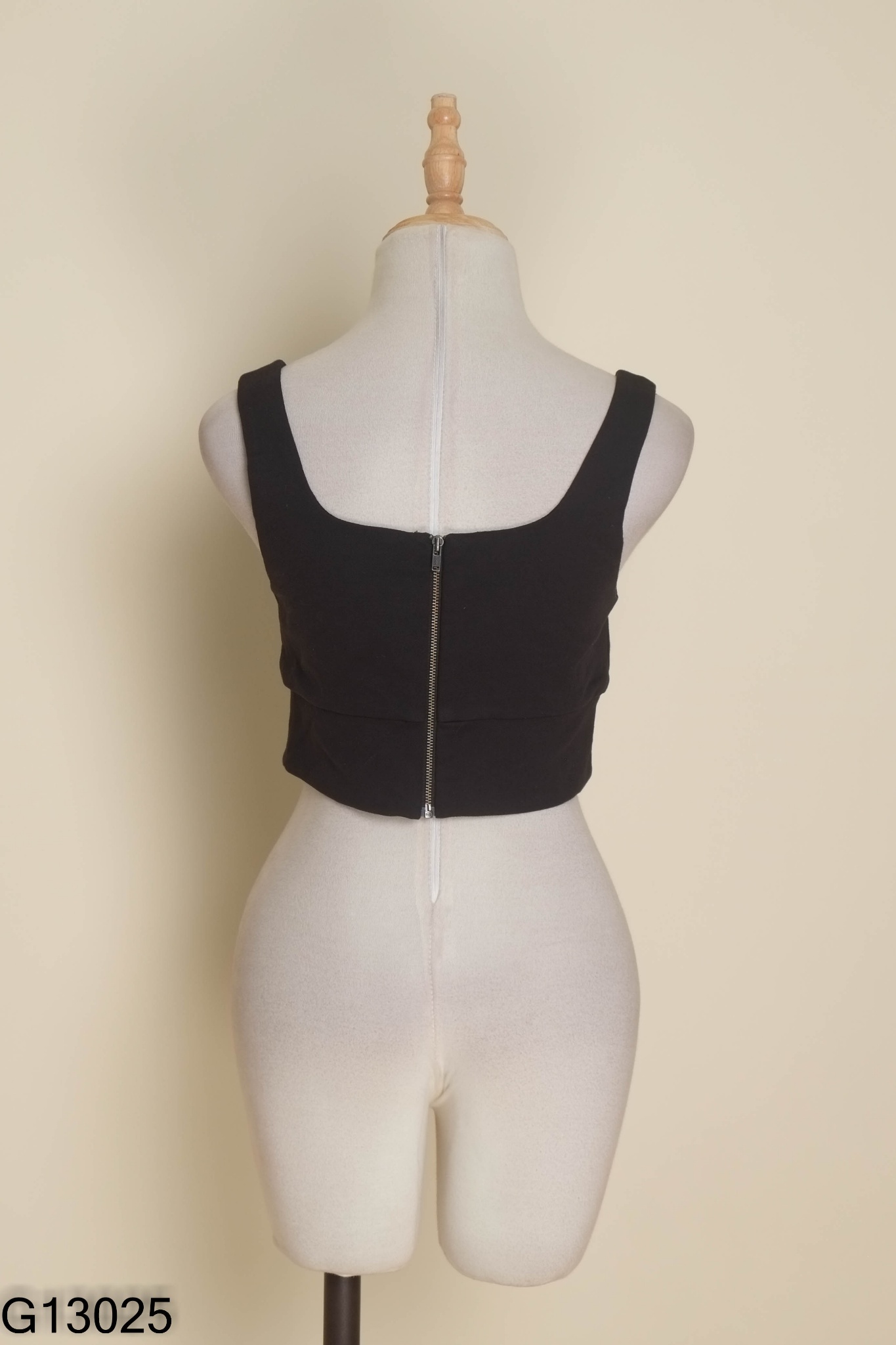 Áo IVY MODA đen croptop