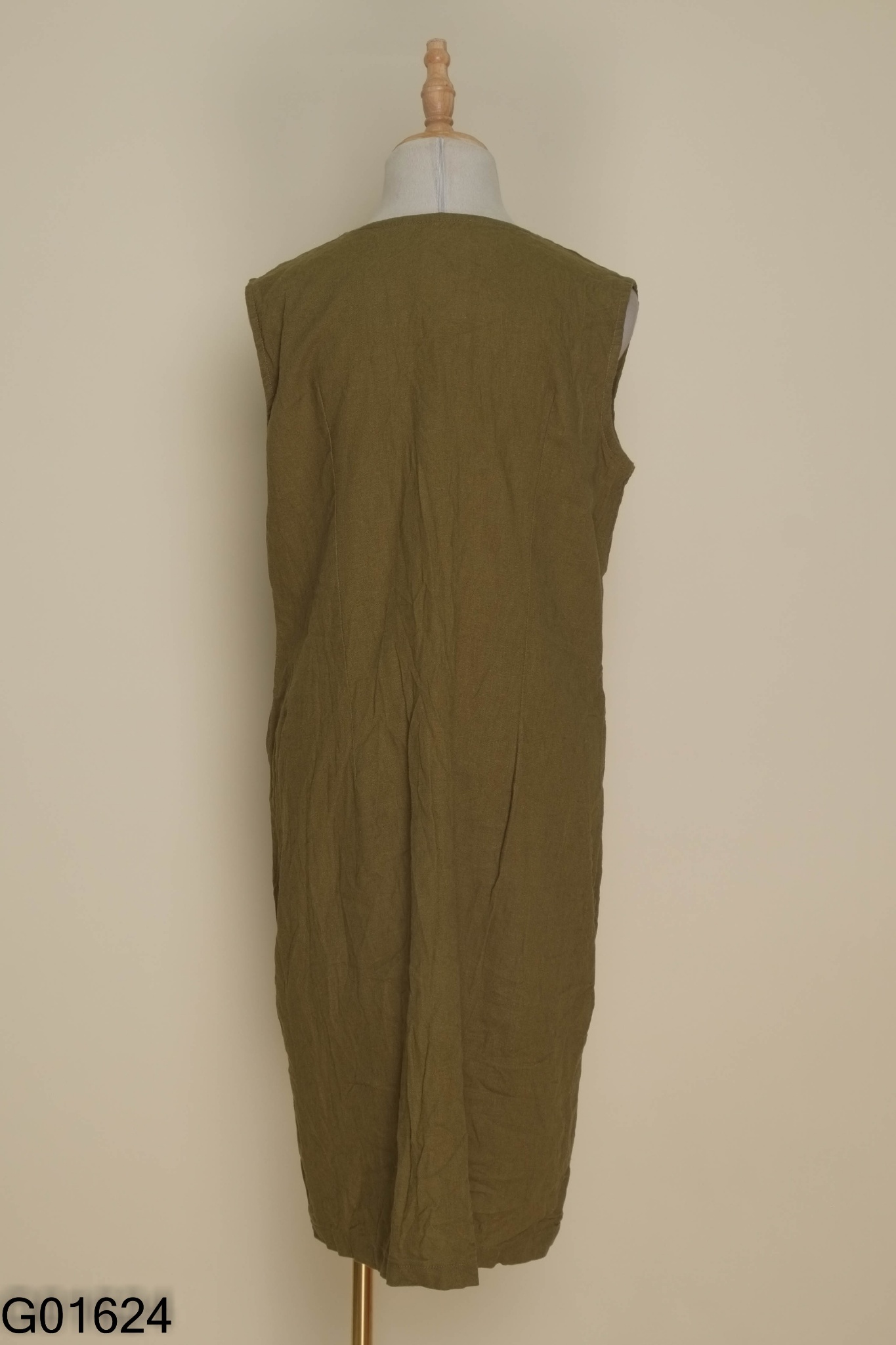 Váy linen xanh rêu sát nách