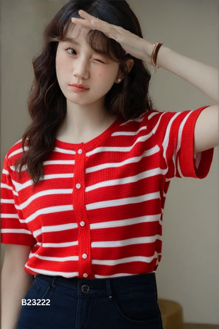 Áo len đỏ sọc trắng