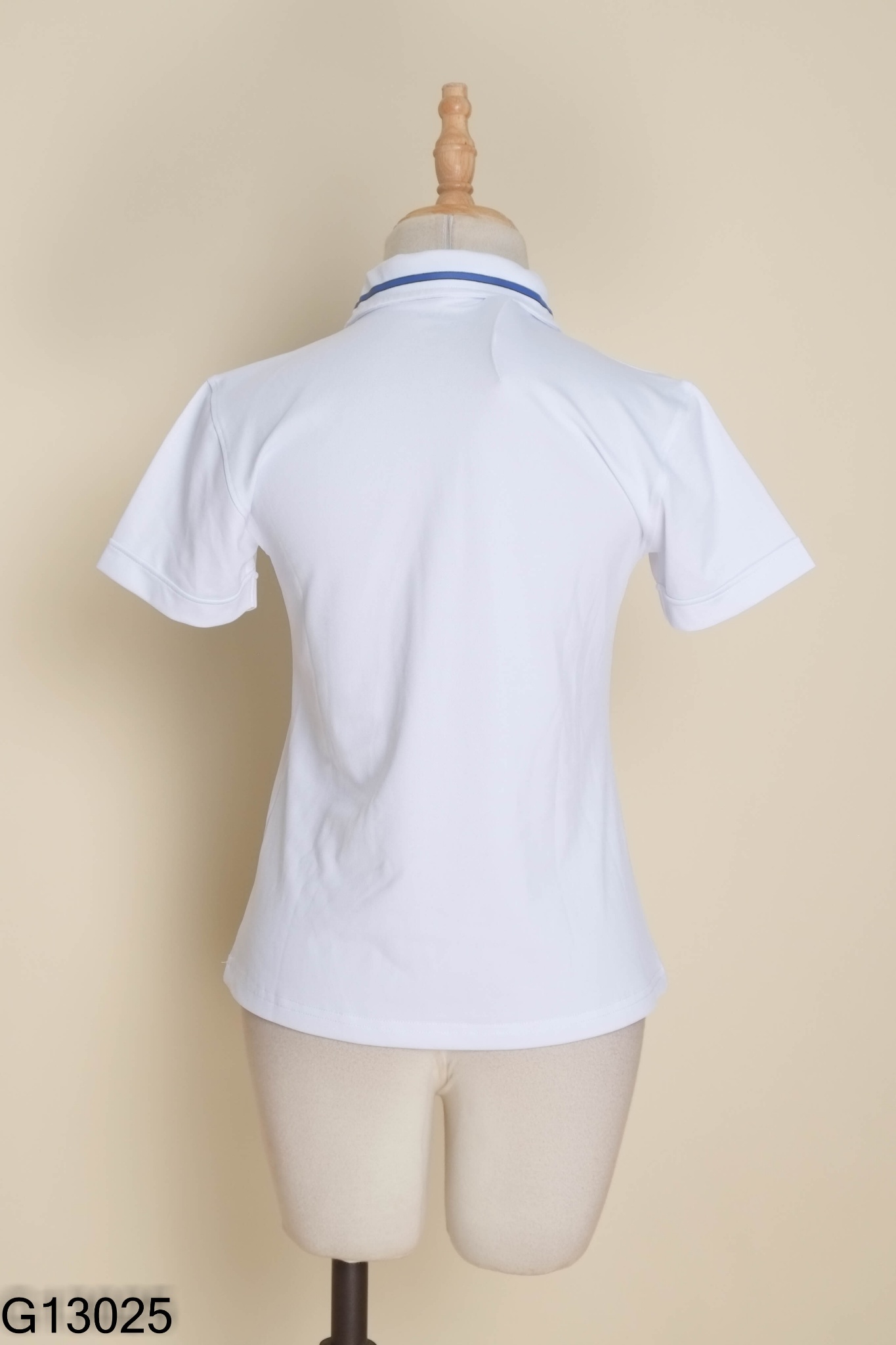 Áo trắng cổ polo