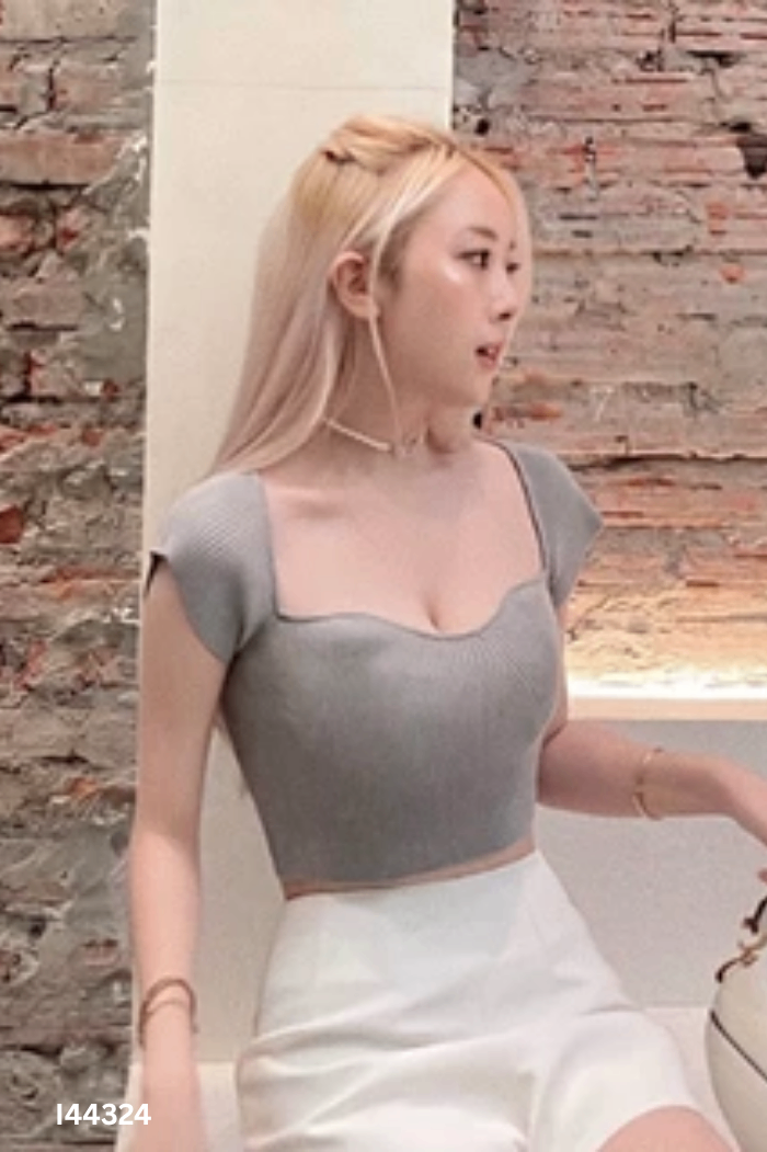 Áo xám TI NGOAN cổ vuông