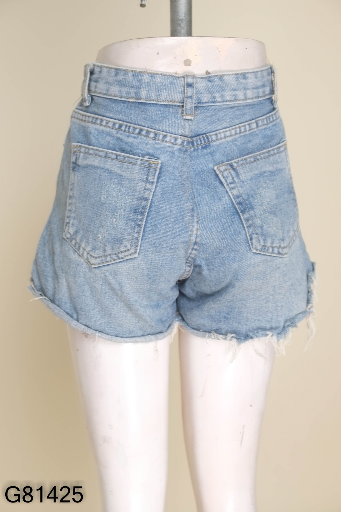 Quần short jeans rách