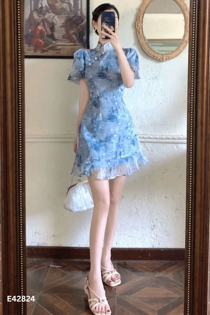 Váy voan xanh hoa cổ tàu