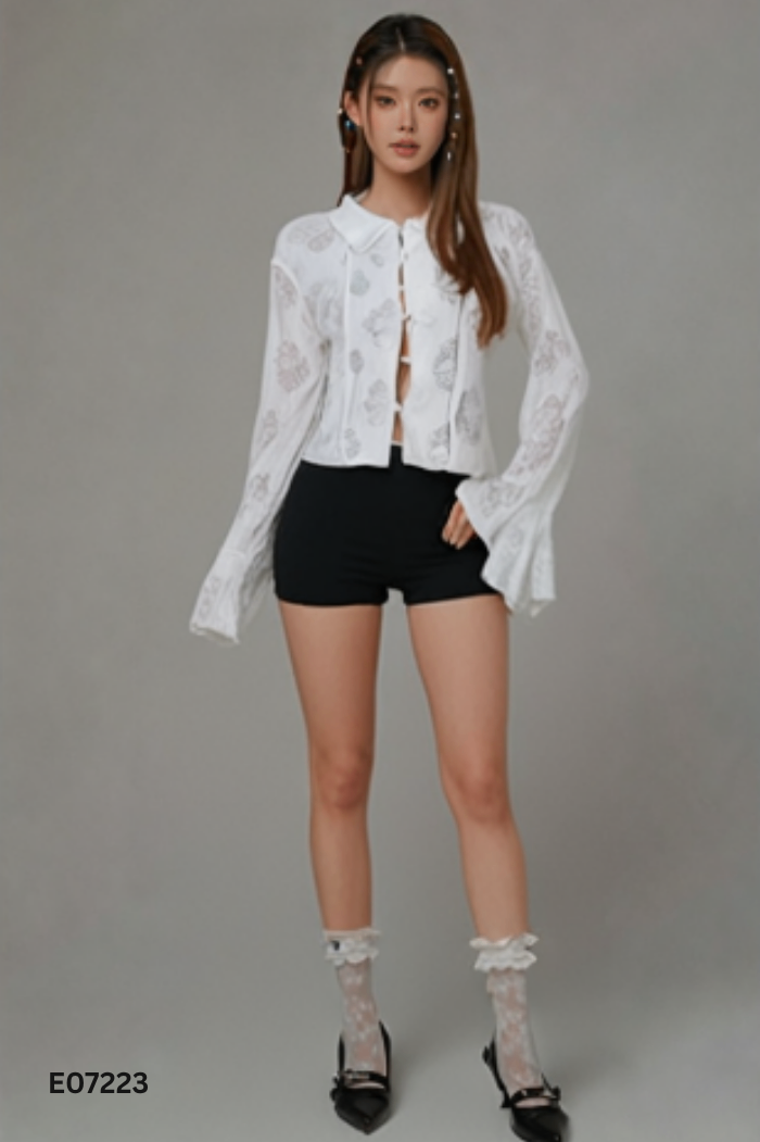 Áo trắng cổ bẻ cúc ngọc