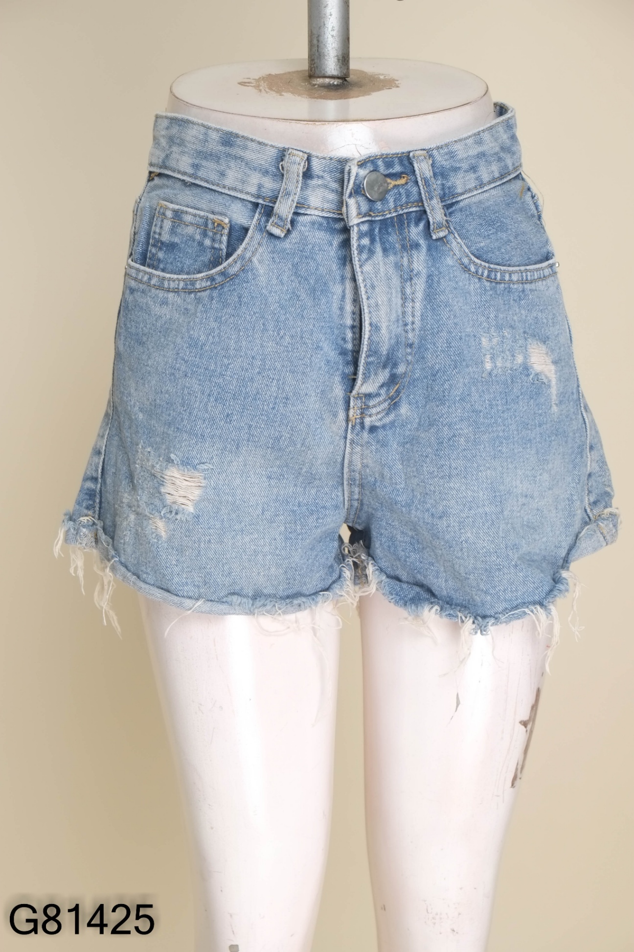 Quần short jeans rách