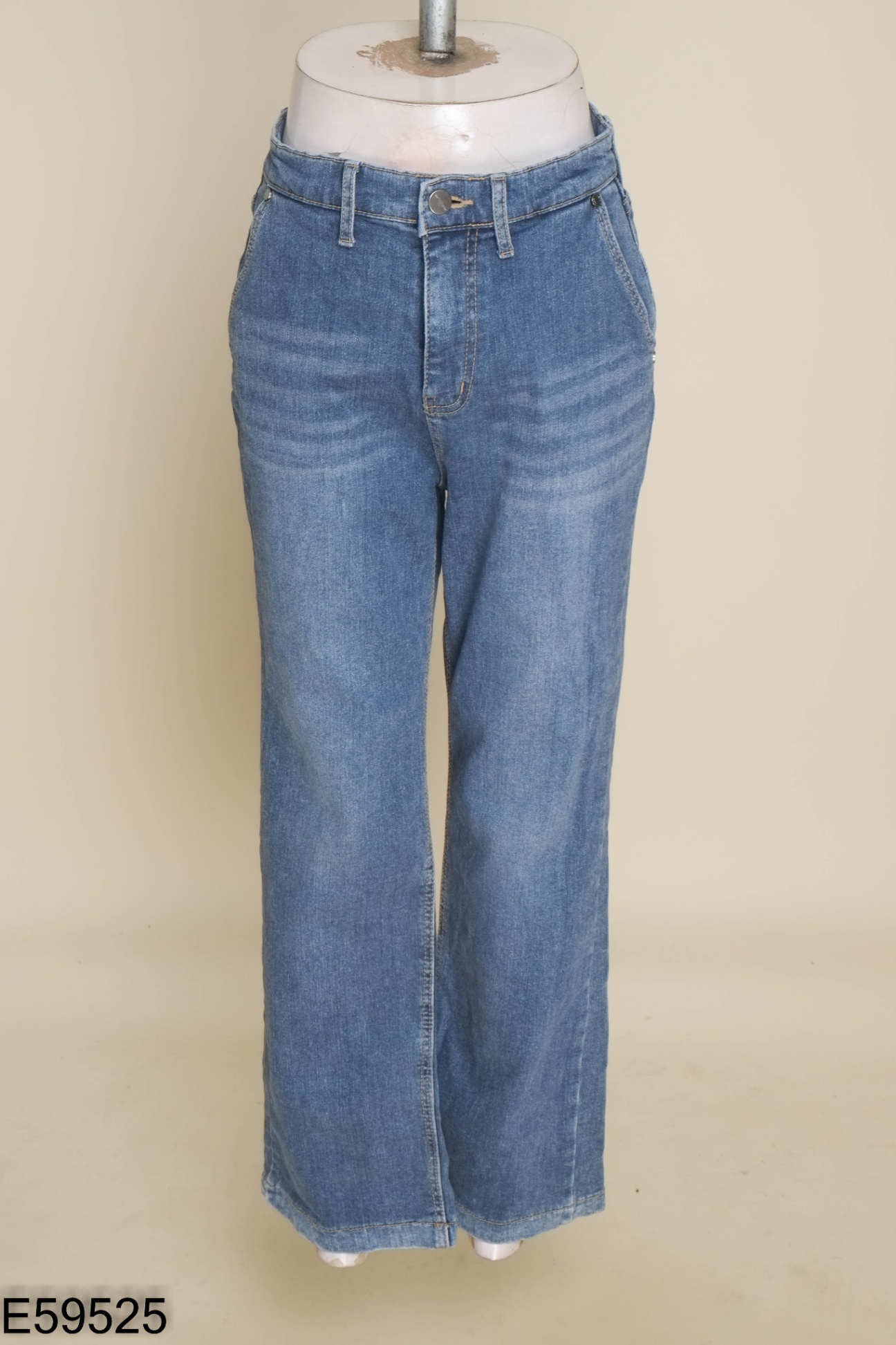 Quần jeans xanh trơn