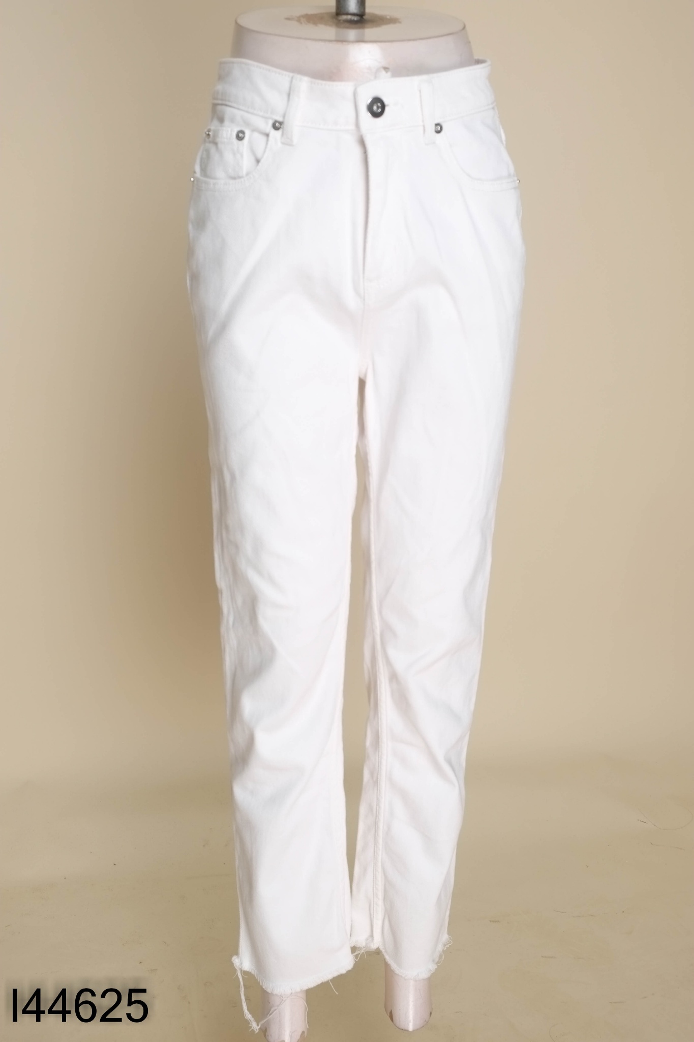 Quần AMM jeans trắng cắt gấu