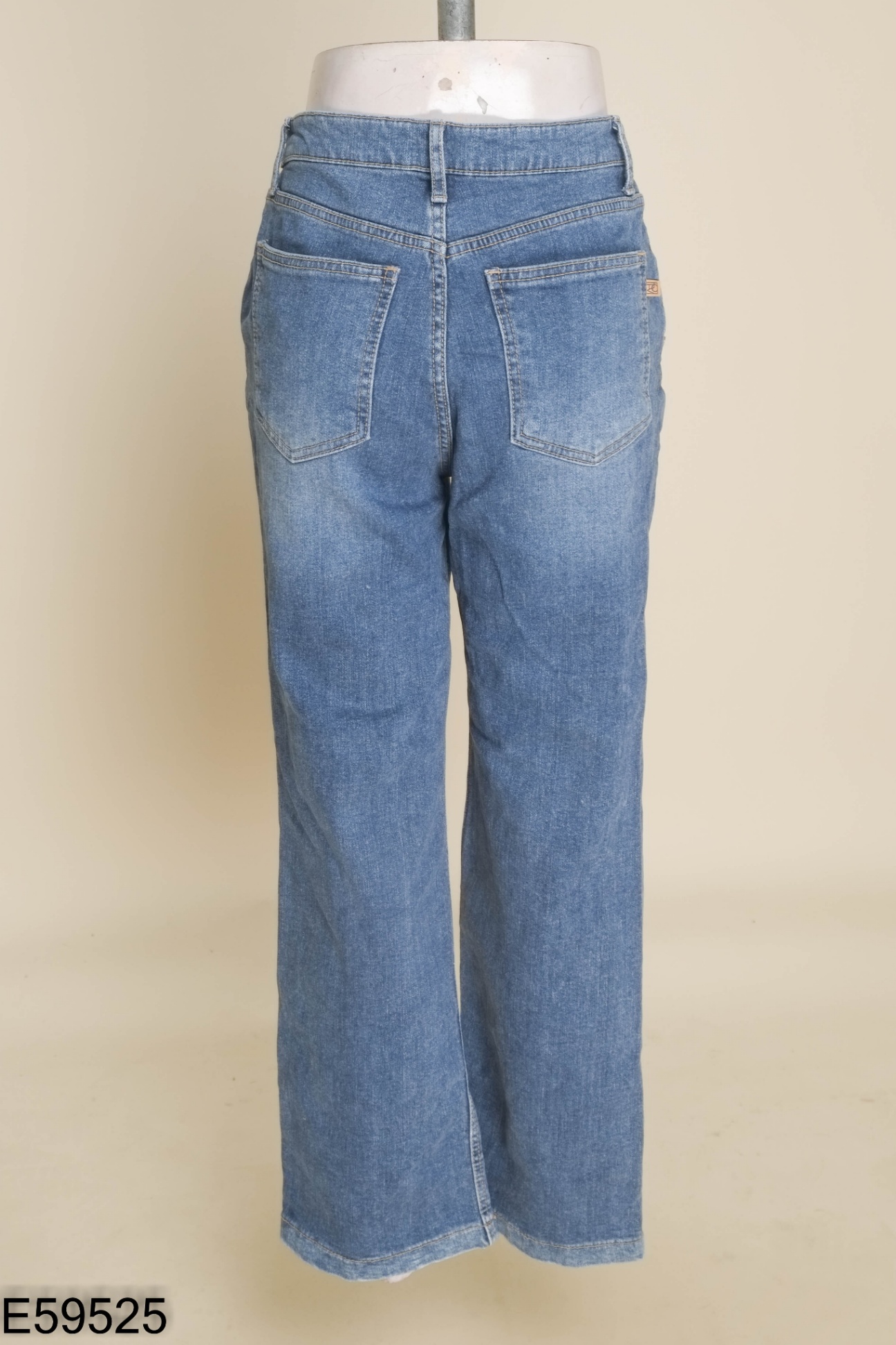 Quần jeans xanh trơn