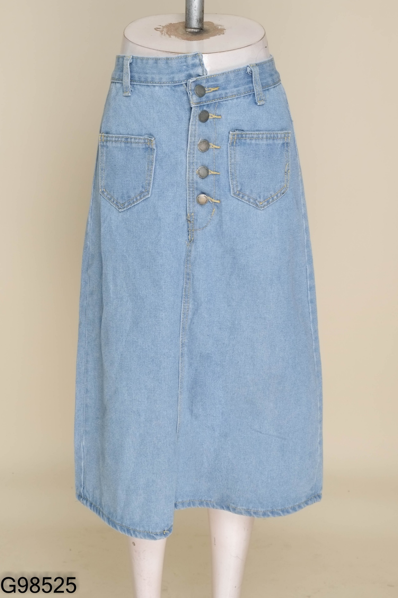 Chân váy jeans xanh phối cúc