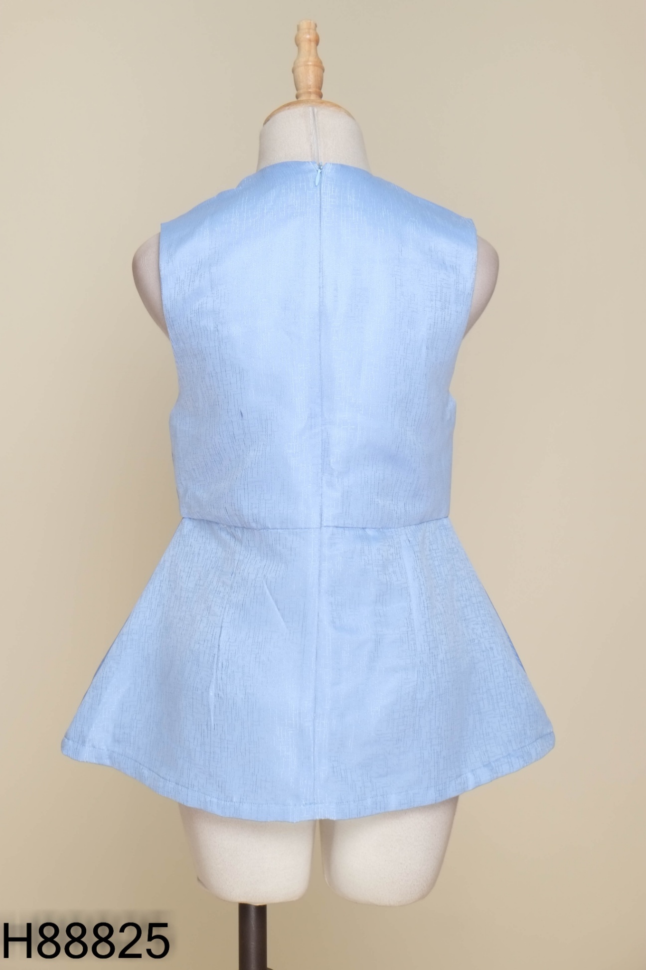 Áo xanh RECHIC cổ xoắn